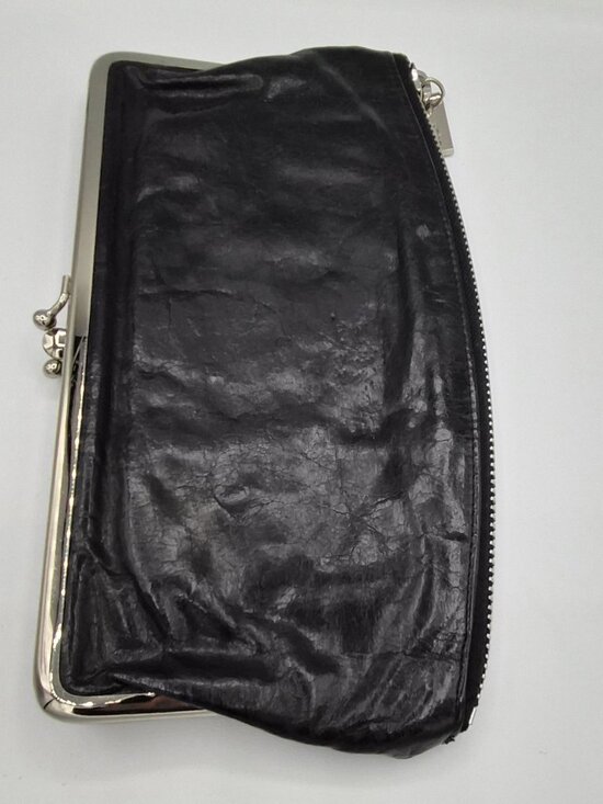 HOBO Handbags - HOBO black clutch purse